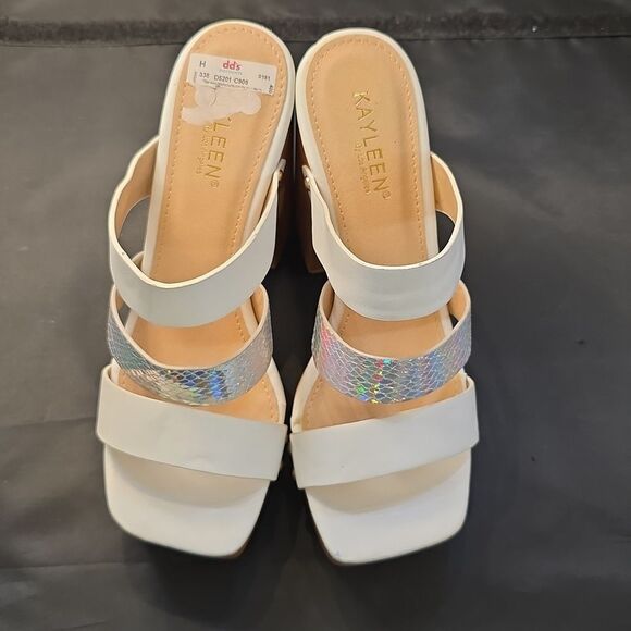 BRAND NEW KAYLEEN BY LOS ANGELES THREE STRAPS  BLOCK -HEEL SQUARE TOE SANDAL - Picture 2 of 15